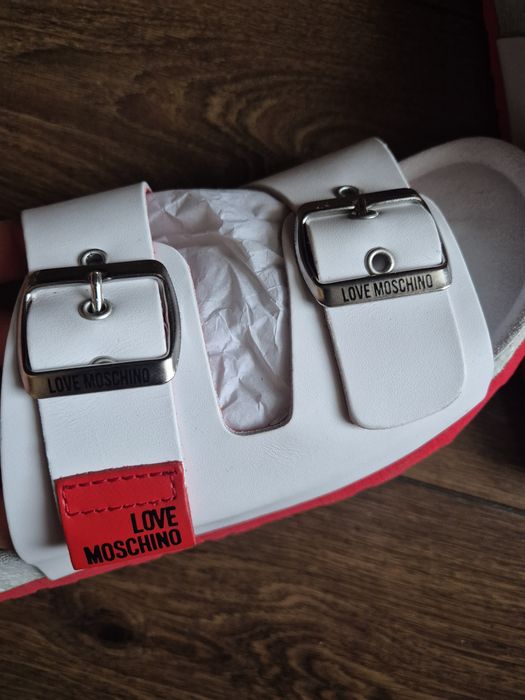 Moschino чехли N41 и Chanel N40 сникърси