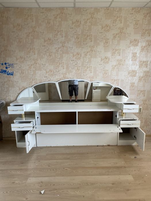 Мебели и матраци.