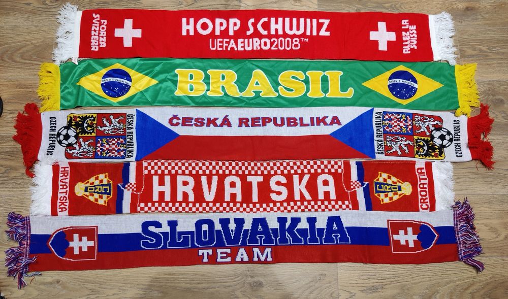 Колекция футболни шалове