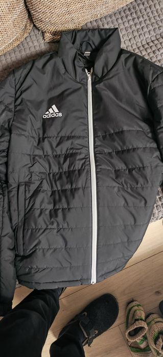 Чисто нови яке Адидас размер м