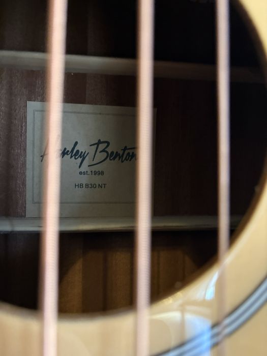 Chiatar bass elctro-acustica Harley Benton