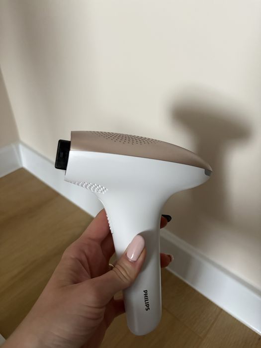 Фотоепилатор Philips Lumea 7000