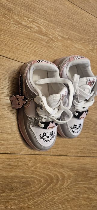 Lot haine si adidasi Labubu