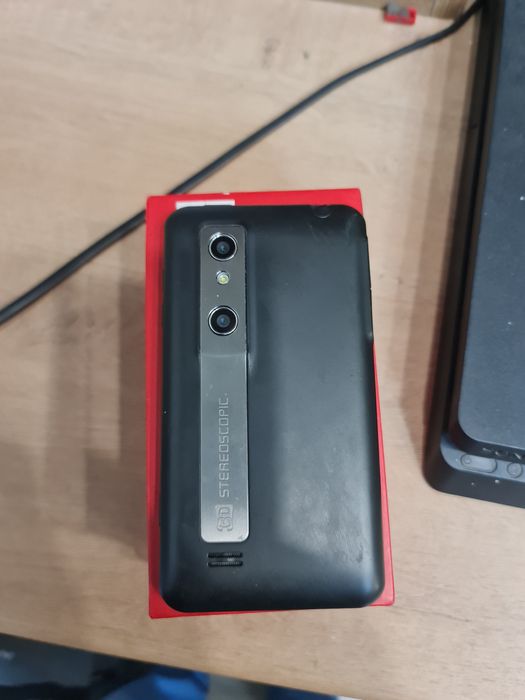 Продам телефон LG  3D