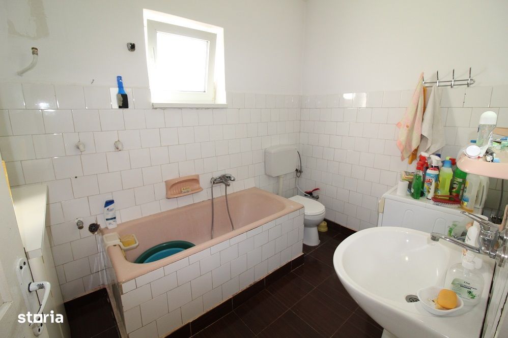 Vând casă P+E+Pod în Hațeg, teren 700 mp, garaj, filigorie...