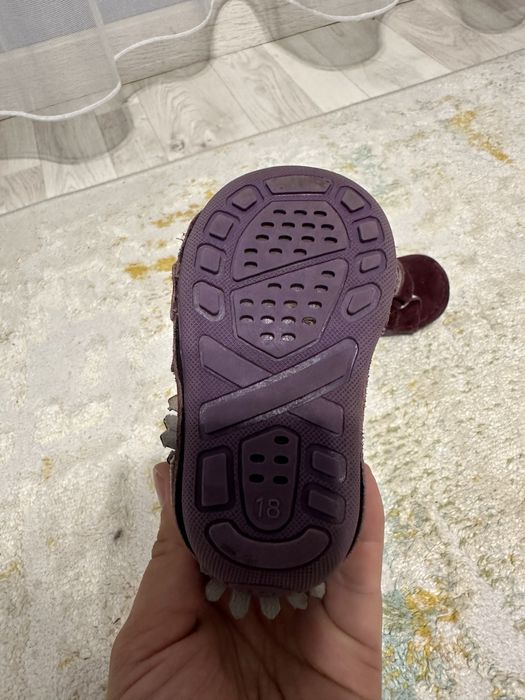 Продам детские ботиночки