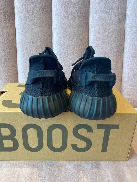 Yeezy boost 350v2 onyx black