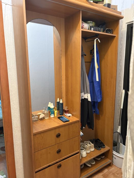 Продаеться Прихожка