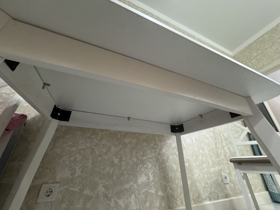 Продам стол кухонный б/у