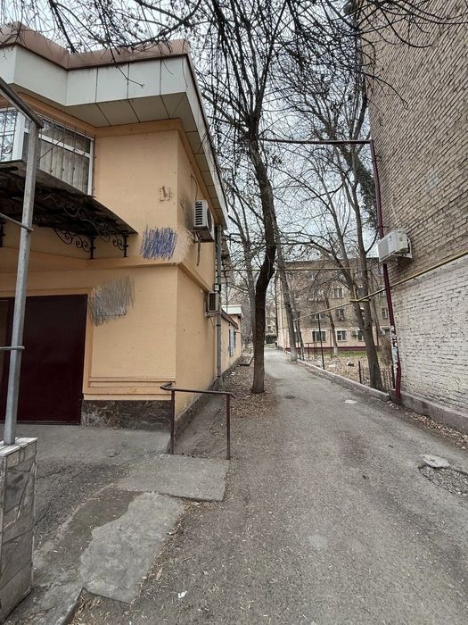 Срочно Продаётся нежилое здание Чилонзор торговый центр 3-соток 200м2