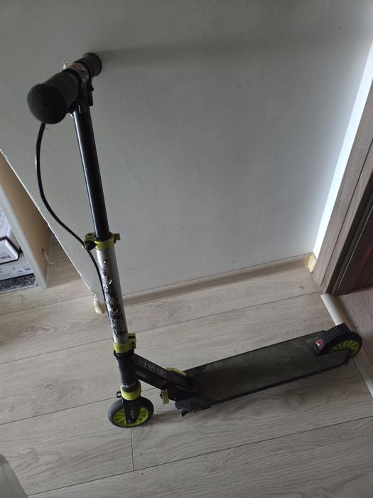 Vând trotineta manuala