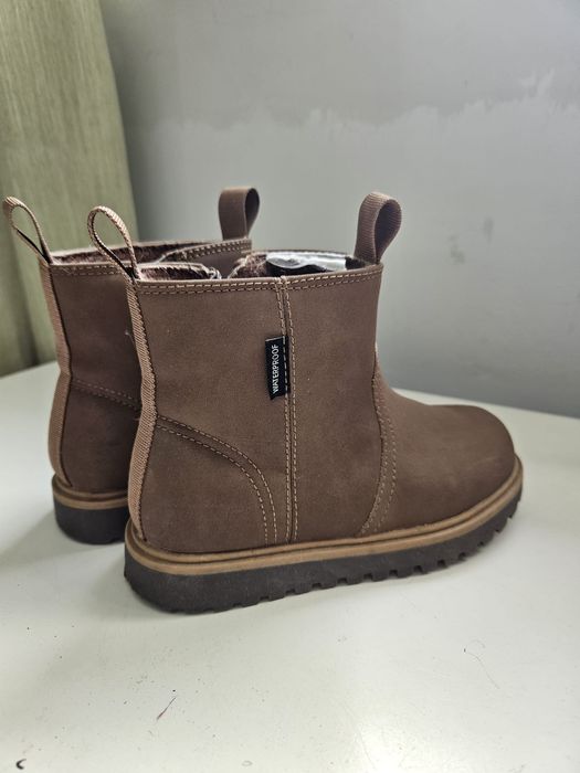 Cizme impermeabile din piele de la H&M pentru fete