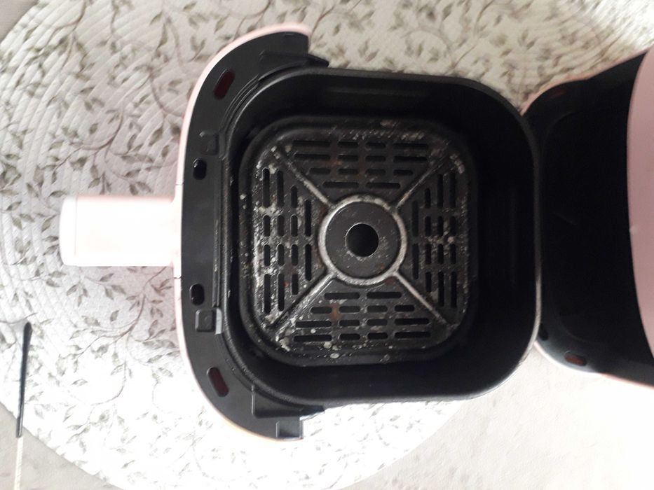 Air Fryer розов на цвят