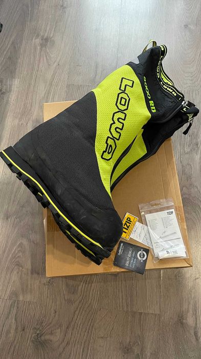 Продавам височинни обувки Lowa EXPEDITION 8000 EVO RD