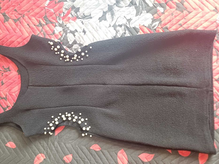 Черна рокля букле