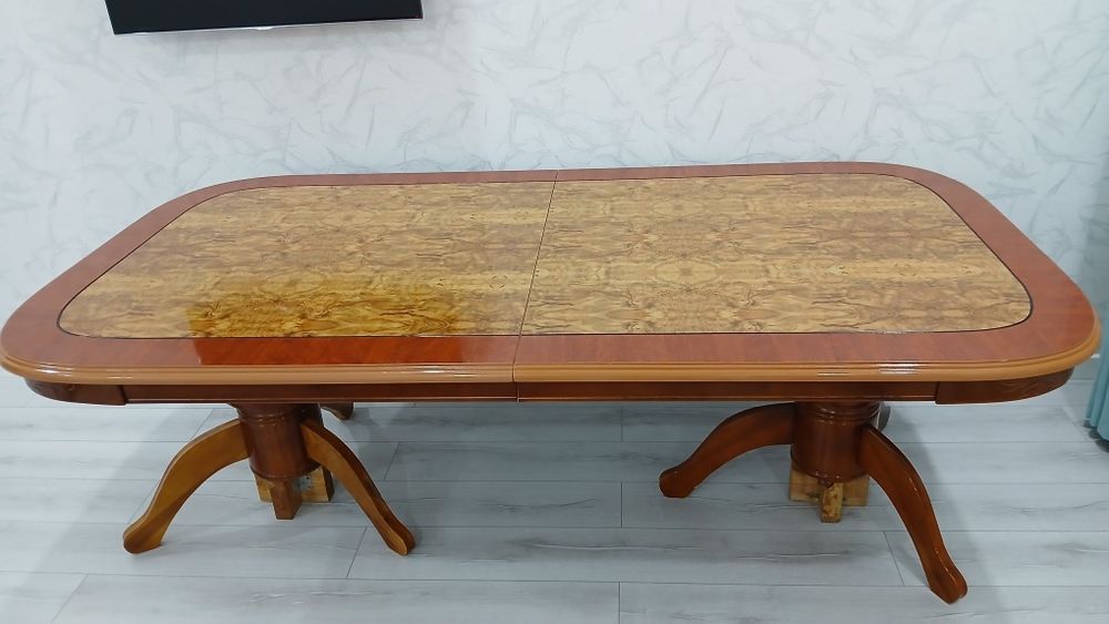 Продается гостиный стол