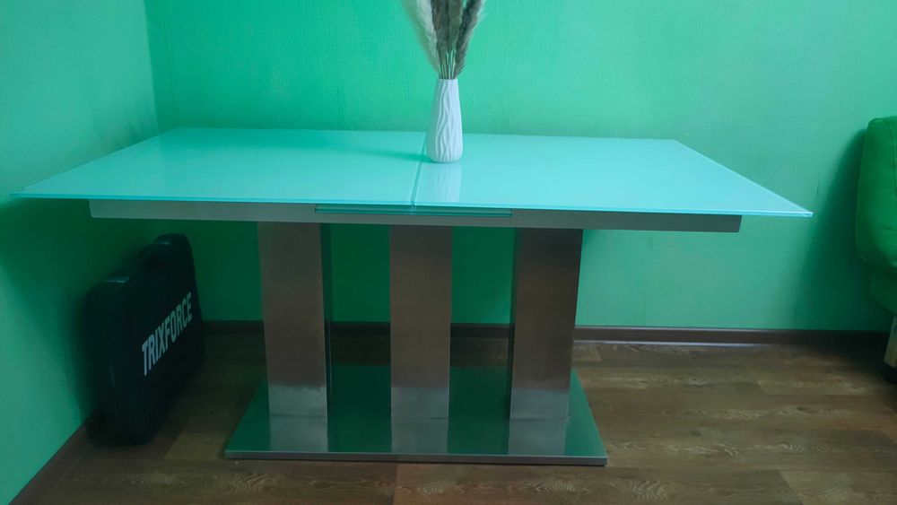 Продам стол каленое стекло