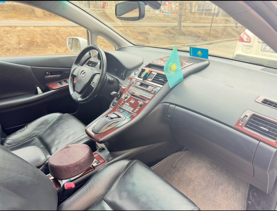 LEXUS HS250H автокөлігін сатамын