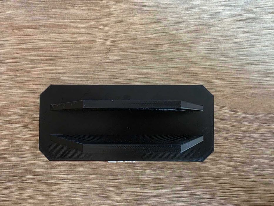 Вертикална стойка за лаптоп (текст по избор)