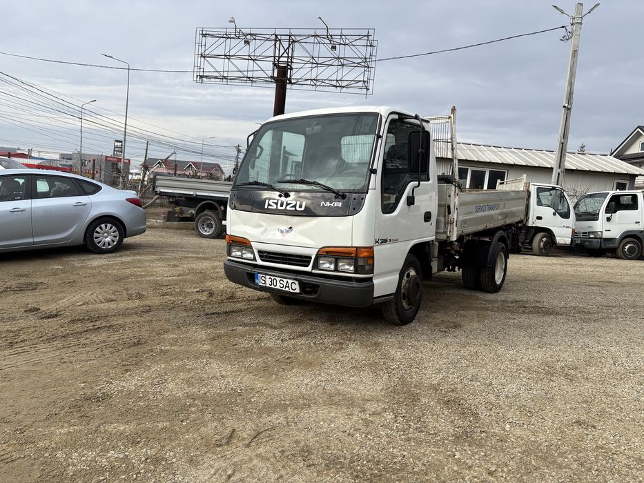 Isuzu basculabil pe 3 parti cu basculate pe hartie