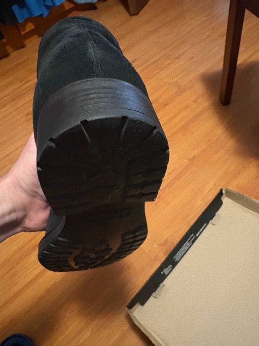 Ghete originale BALLY ,negre ,piele intoarsa moale,mar 41, 10/10