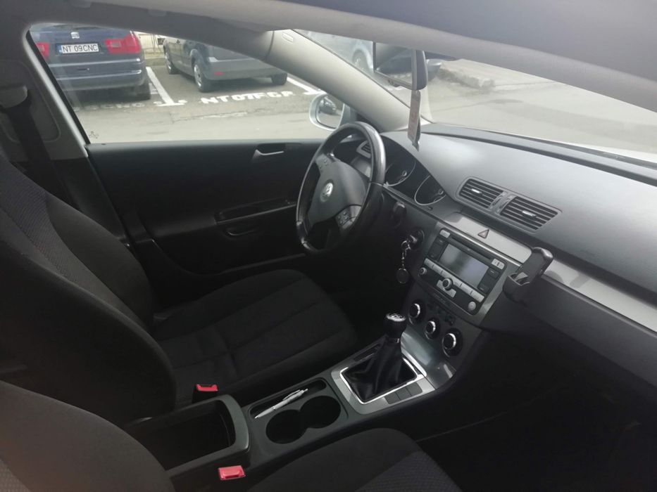 Vând Volkswagen Passat b6 2.0 tdi euro 5 ,4600 euro negociabil