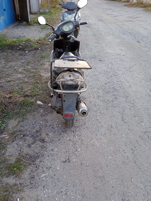 Скутер Рэйсер на ходу