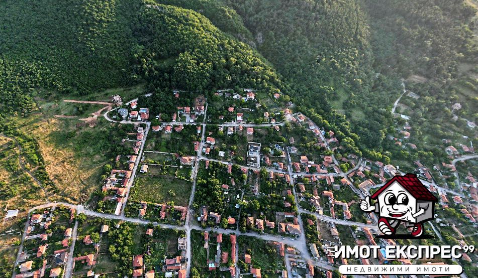 Парцел УПИ, вилна зона, село Червен, Асеновград, с почнат строеж