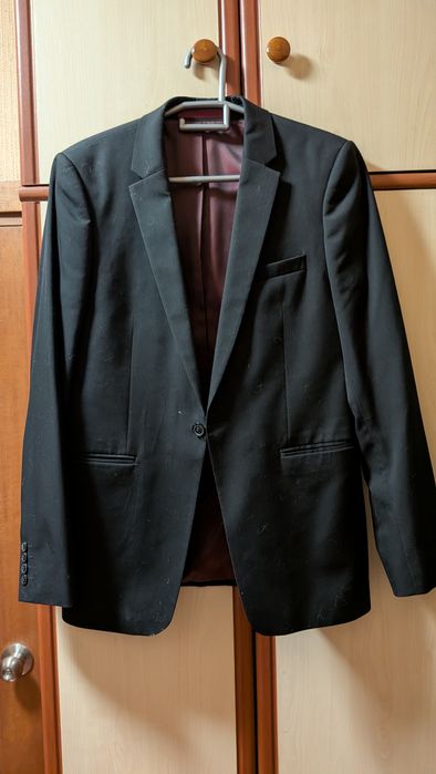 Продам пиджаки и костюм