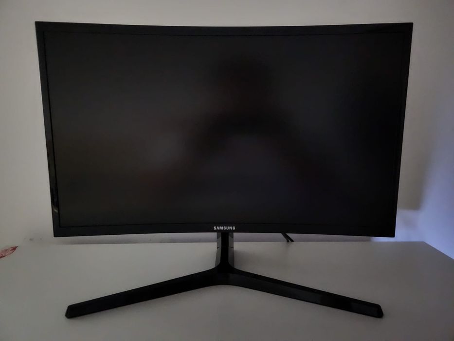 PC  gaming 

Memorie ram 8gb ddr3

1 ssd Kings