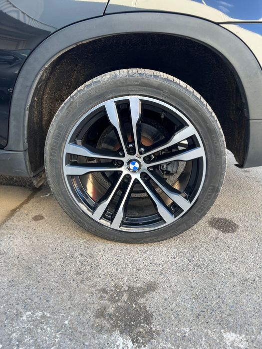 Продавам незаварени джанти и гуми от BMW X5, гуми в добро сьстояние.