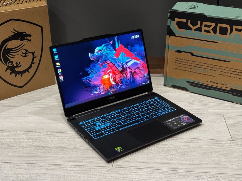 15.6 144hz /RTX 4050 6gb /i5 12450H /1000GB SSD / CYBORG