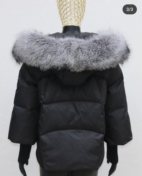 Черно яке с естествен косъм от сребърна лисица