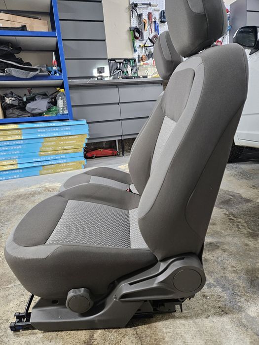 Продам сиденья на шевроле кобальт.