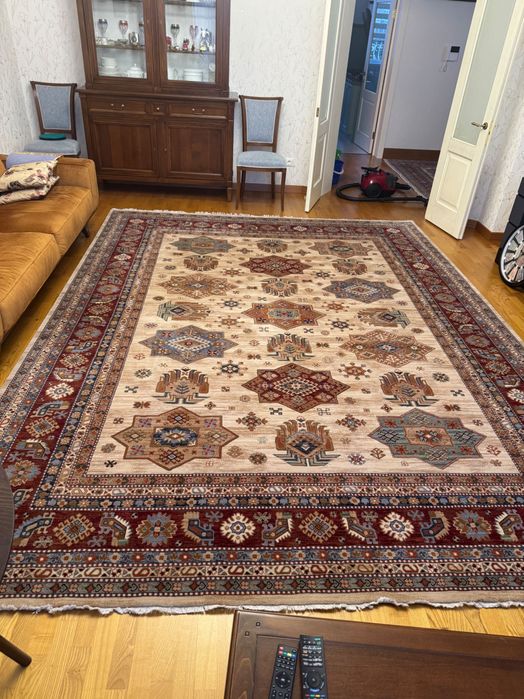 Продам ковер б/у в очень хорошем состоянии