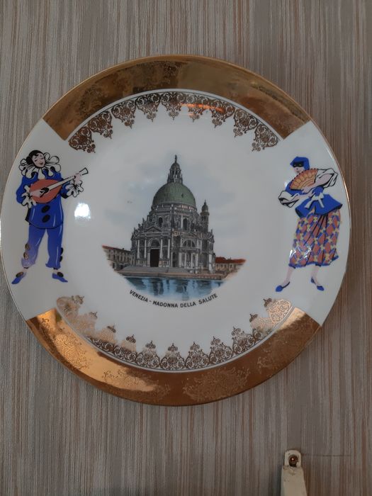 Декоративни чинии за стена