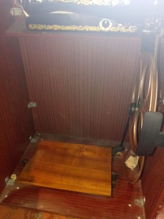 Швейная машинка модел 2 М