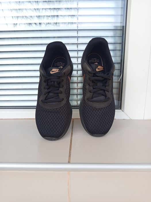 Дамски маратонки Nike