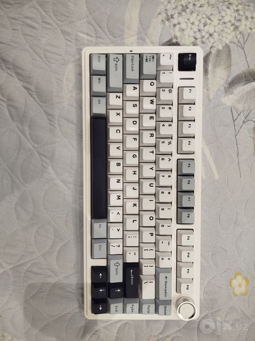 Продам клавиатуру aula f75