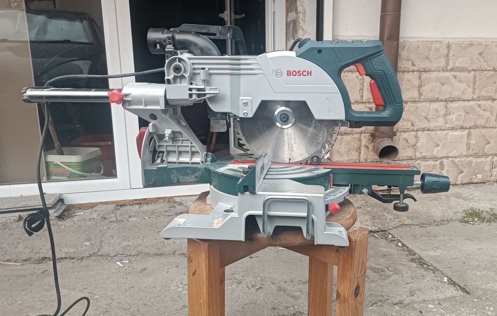 Пендула Bosh GCM 800SJ 216мм. нова ,гаранция