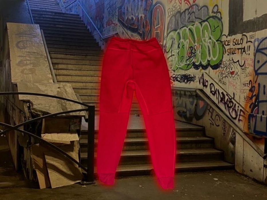 Pantaloni Nike tech rosii