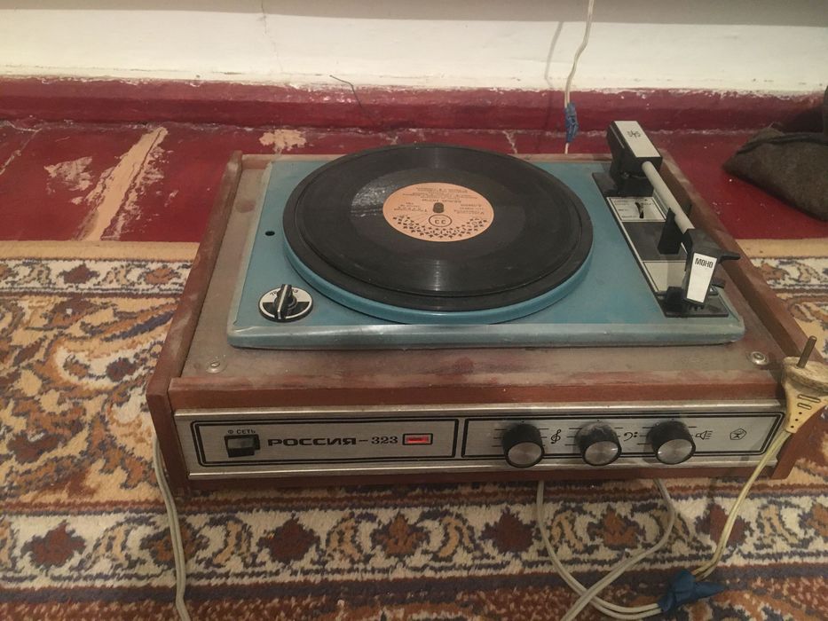 Электромагнитофон Россия 323