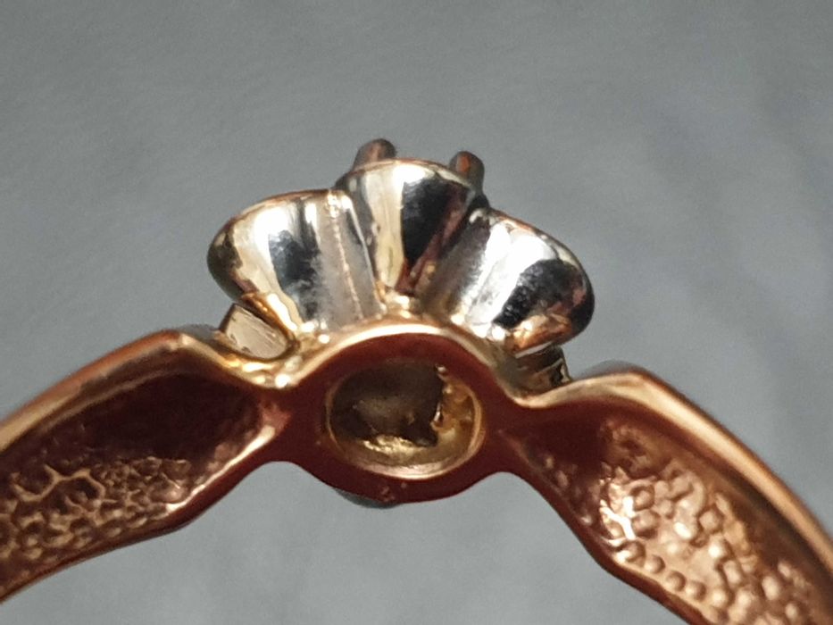 Кольцо с бриллиантом