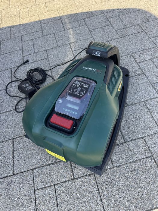 Robot tuns gazon Parkside