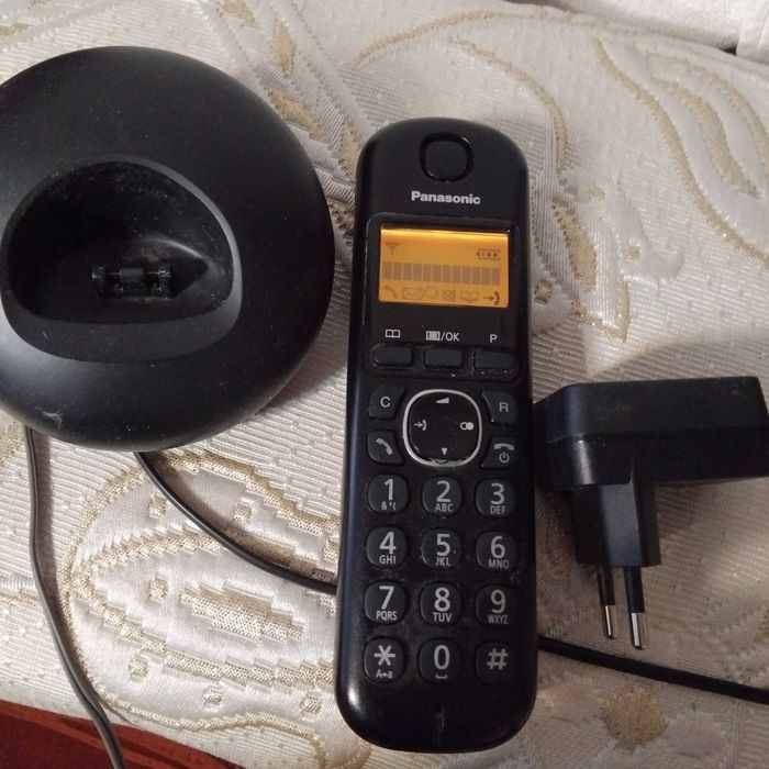 Безжичен телефонен апарат Panasonic KX-TGC210