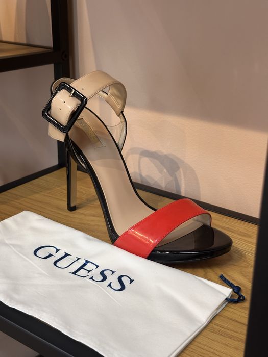 Дамски обувки на ток GUESS  Red and Black намалени малък дефект
