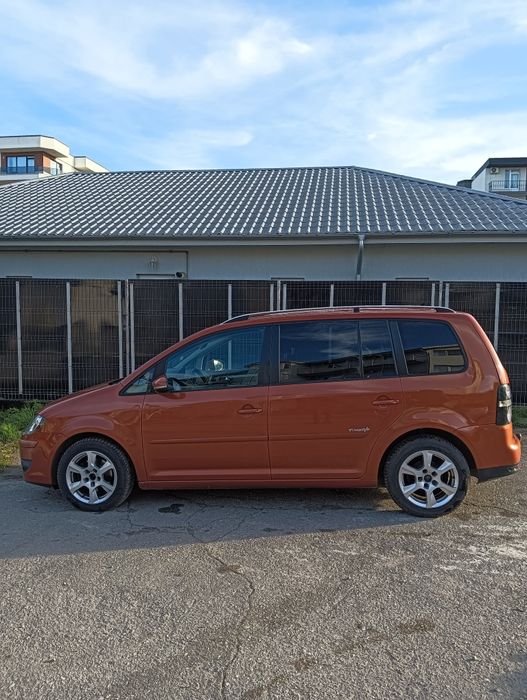 Vând VW Touran 2010 1.9 TDI