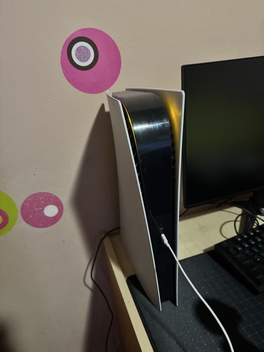 Vand ps5 nou de 2 luni 6 jocuri