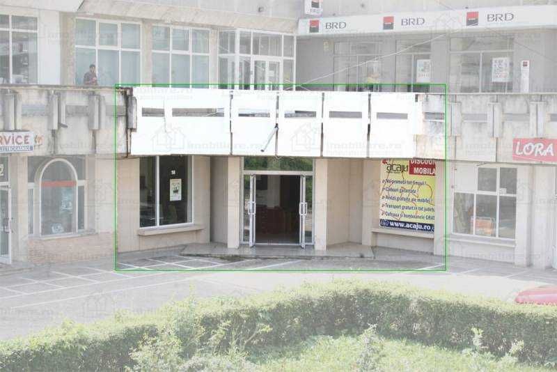 Inchiriez spatiu comercial 300m - Pietonal - sub fostul BRD