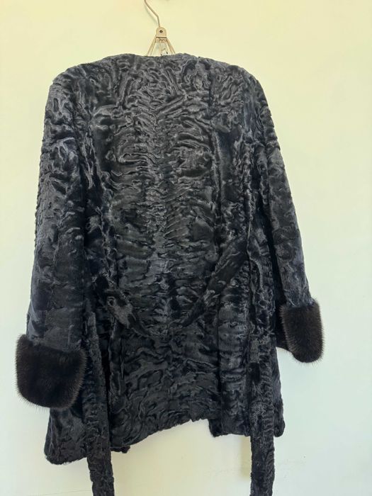 Шубка новая (каракульча Греция)